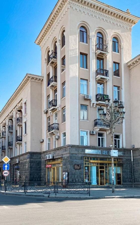 21 На Удачу Hotel Rusztavi Kültér fotó