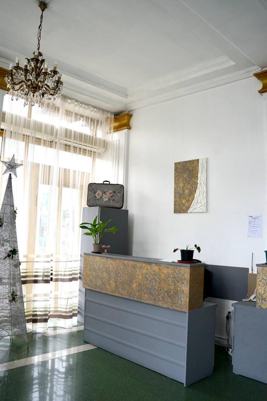 21 На Удачу Hotel Rusztavi Kültér fotó