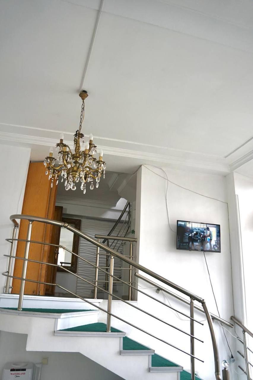 21 На Удачу Hotel Rusztavi Kültér fotó